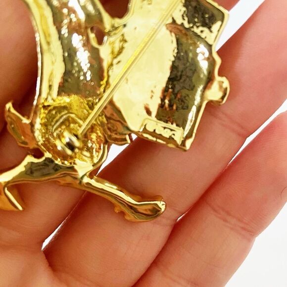 Vintage AJC gold reindeer Christmas present brooch pin - Picture 3 of 5